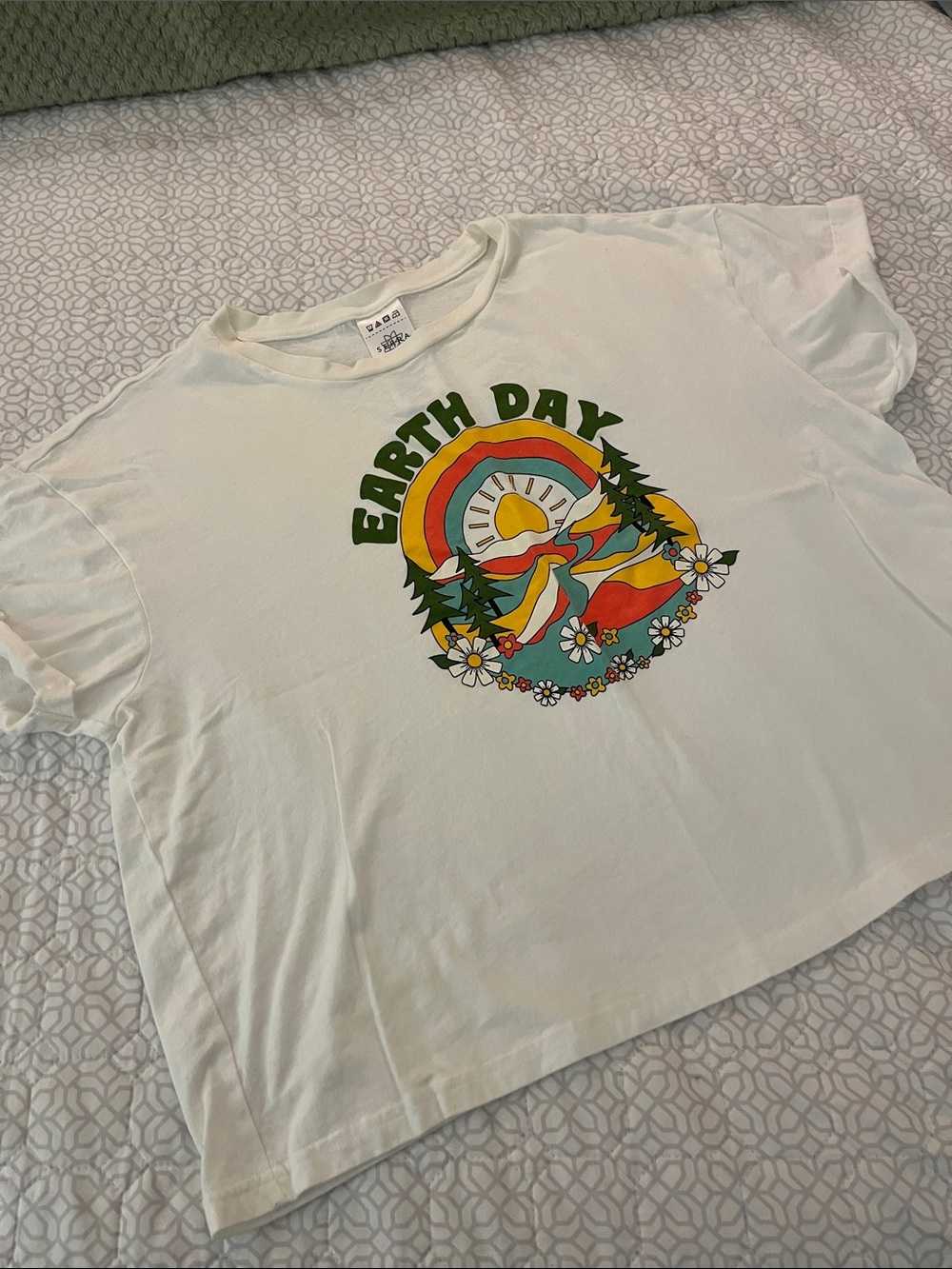 Earth Day Graphic Tee - Cream Women’s Shirt L